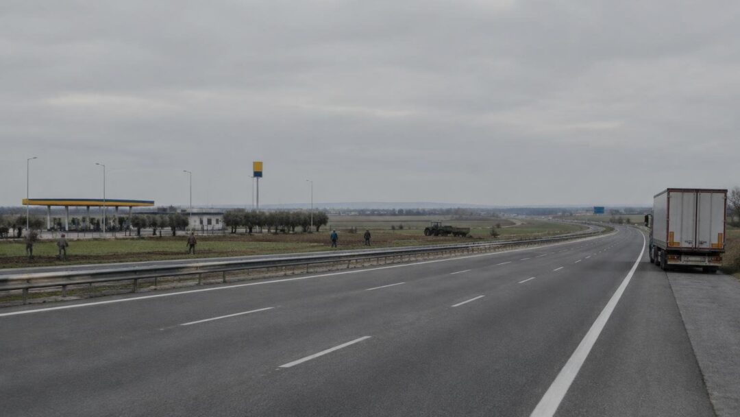Protesta a Cerignola: politici banditi per il caro carburante