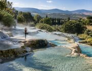 Sette notti di benessere termale e yoga nella natura di Saturnia