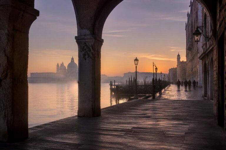 Venezia senza folla: trucchi su orari, calli alternative e prenotazioni mirate