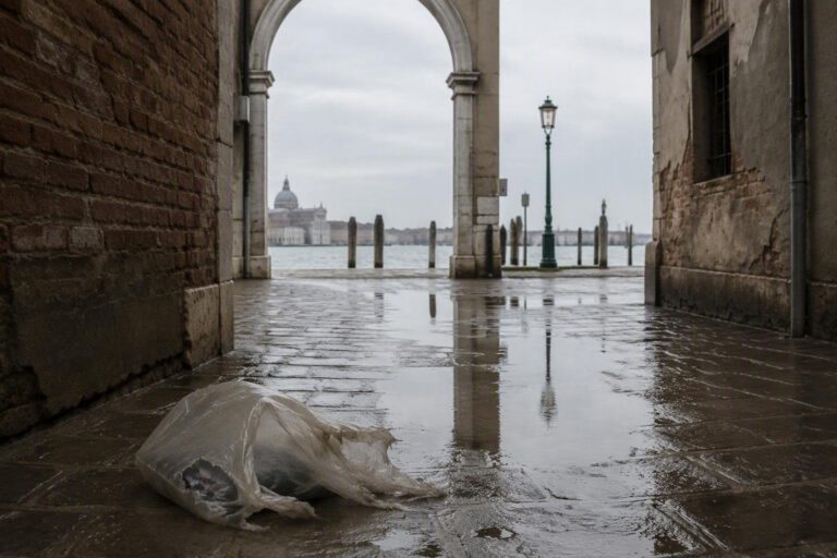 Borseggiatore muore di infarto dopo furto a Venezia