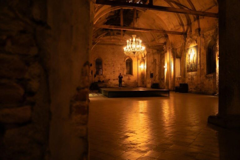 Inanna a Chioggia: l’artista eco-pop in scena all’Ex Monastero di Santa Caterina