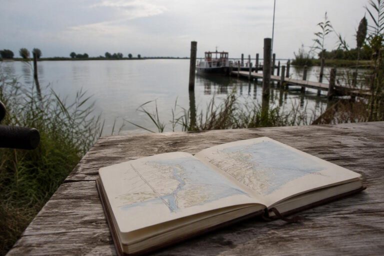 Itinerari in bici in laguna: come integrare traghetti e piste sicure