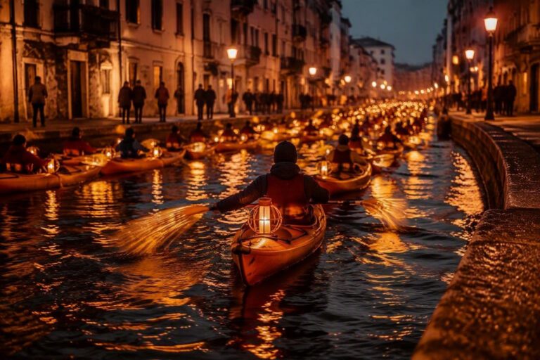 La magia della Lucciolata: 90 kayak illuminano i canali di Chioggia
