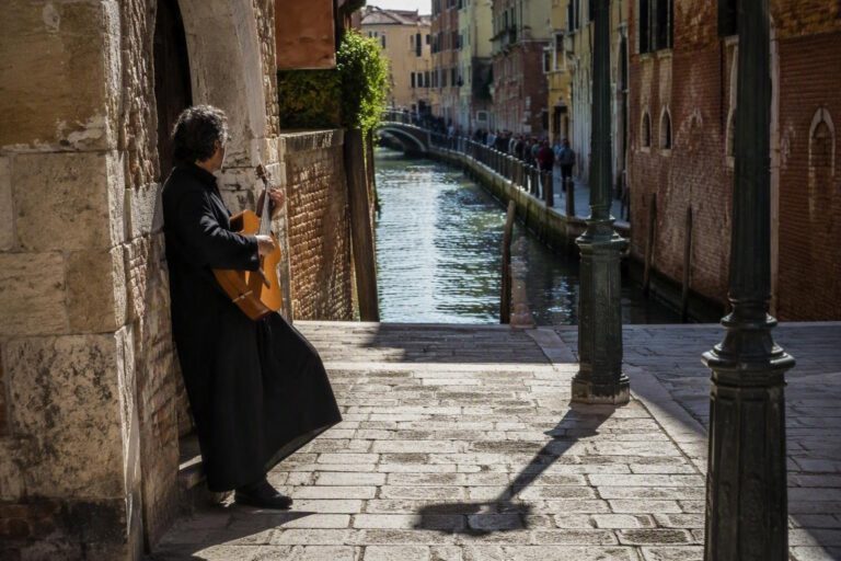 Scoprire la Venezia popolare tra canti, storie e feste