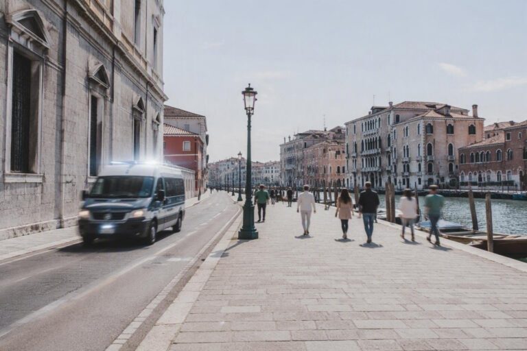 Venezia: la controversia sui braccialetti elettronici e le criticità emerse