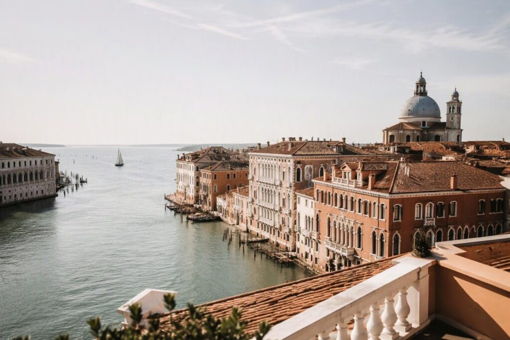 Corteo acqueo a Venezia per il ritorno della Amerigo Vespucci