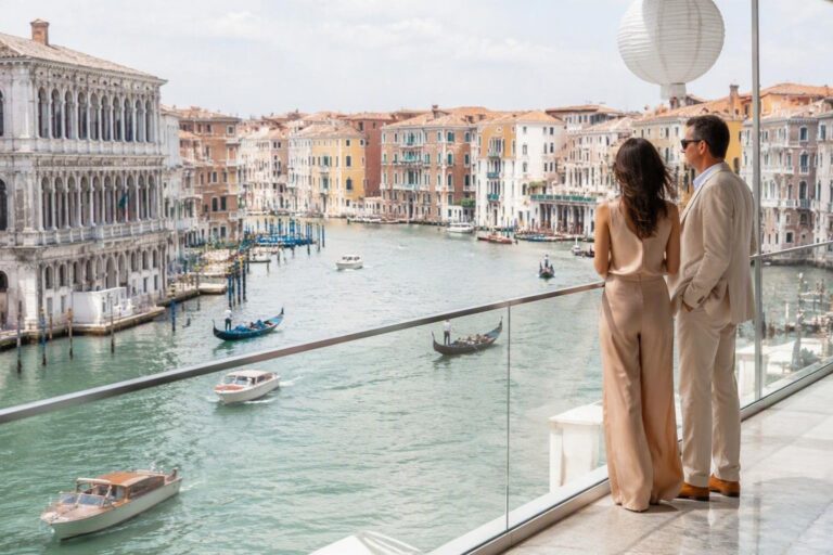 George Clooney riceve il Leone d’Oro alla carriera: l’arrivo a Venezia con Amal