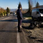 Incidente mortale a Cordignano: motociclista di 28 anni muore in collisione con un furgone