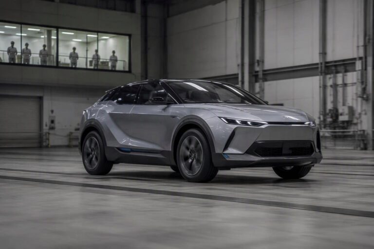 La strategia 2026 di Suzuki per veicoli più rapidi e ibridi
