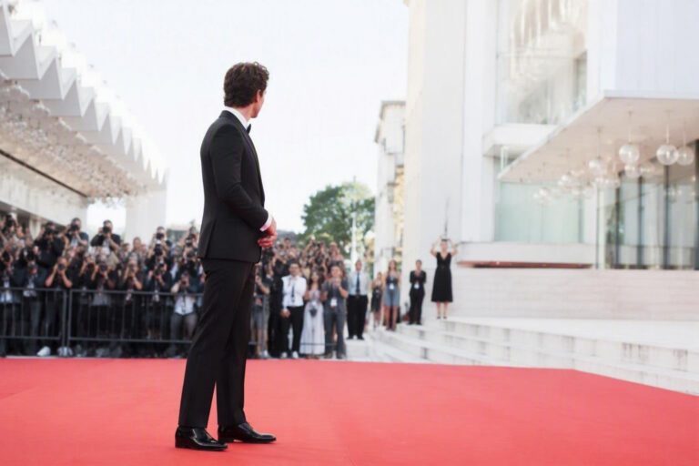 Scamarcio tra il premio Orizzonti, la figlia Emily e il nuovo amore
