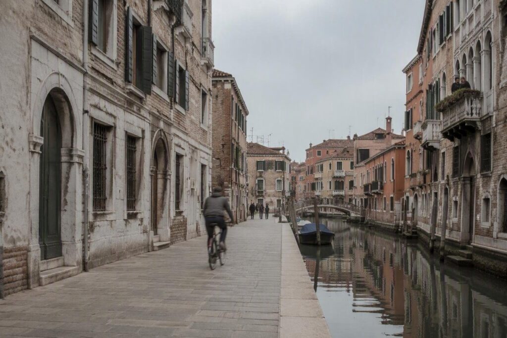Venezia 2026: Bardem e Cruz protagonisti del film Bunker di Florian Zeller