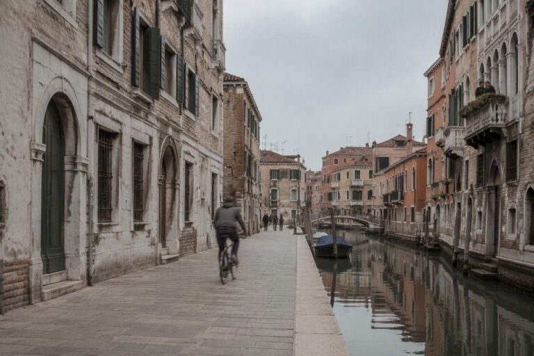 Venezia 2026: Bardem e Cruz protagonisti del film Bunker di Florian Zeller