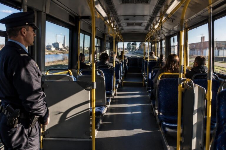 Controllore Actv ferito a Marghera: spinto contro il supporto del bus