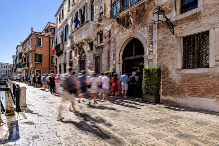 Hotel Antigo Trovatore, 3000 viaggiatori senza camera per frode online