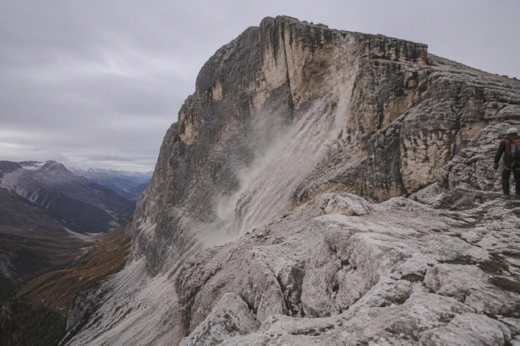 Montagne dolomitiche: nuovi cedimenti su Tofana e Croda, avverte l’esperto