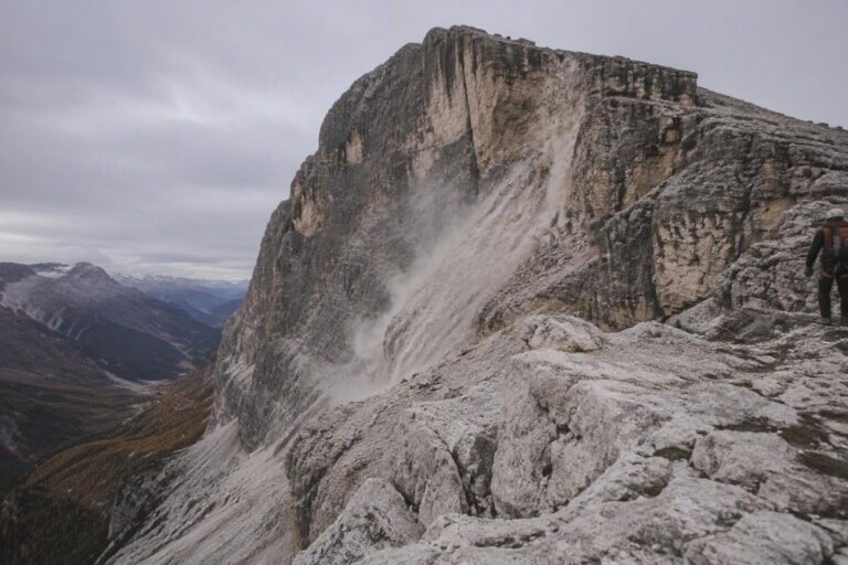 Montagne dolomitiche: nuovi cedimenti su Tofana e Croda, avverte l’esperto