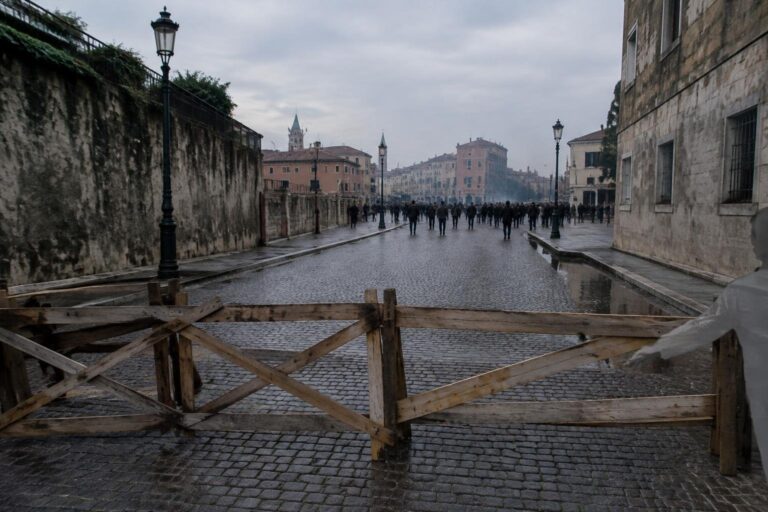 Proteste per il carovita in Veneto: manifestazioni e 7 agenti feriti