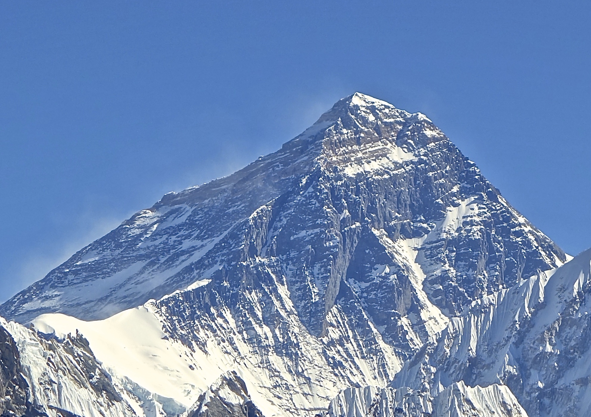 Mt. Everest from Gokyo Ri November 5 2012 Cropped