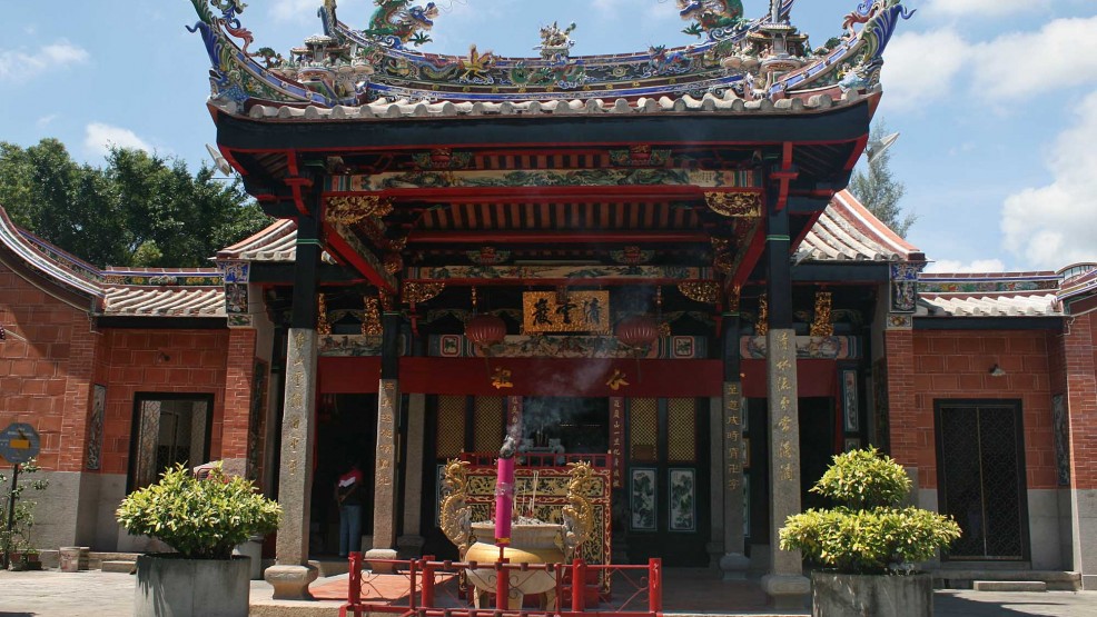 Snake Temple Penang 986x555