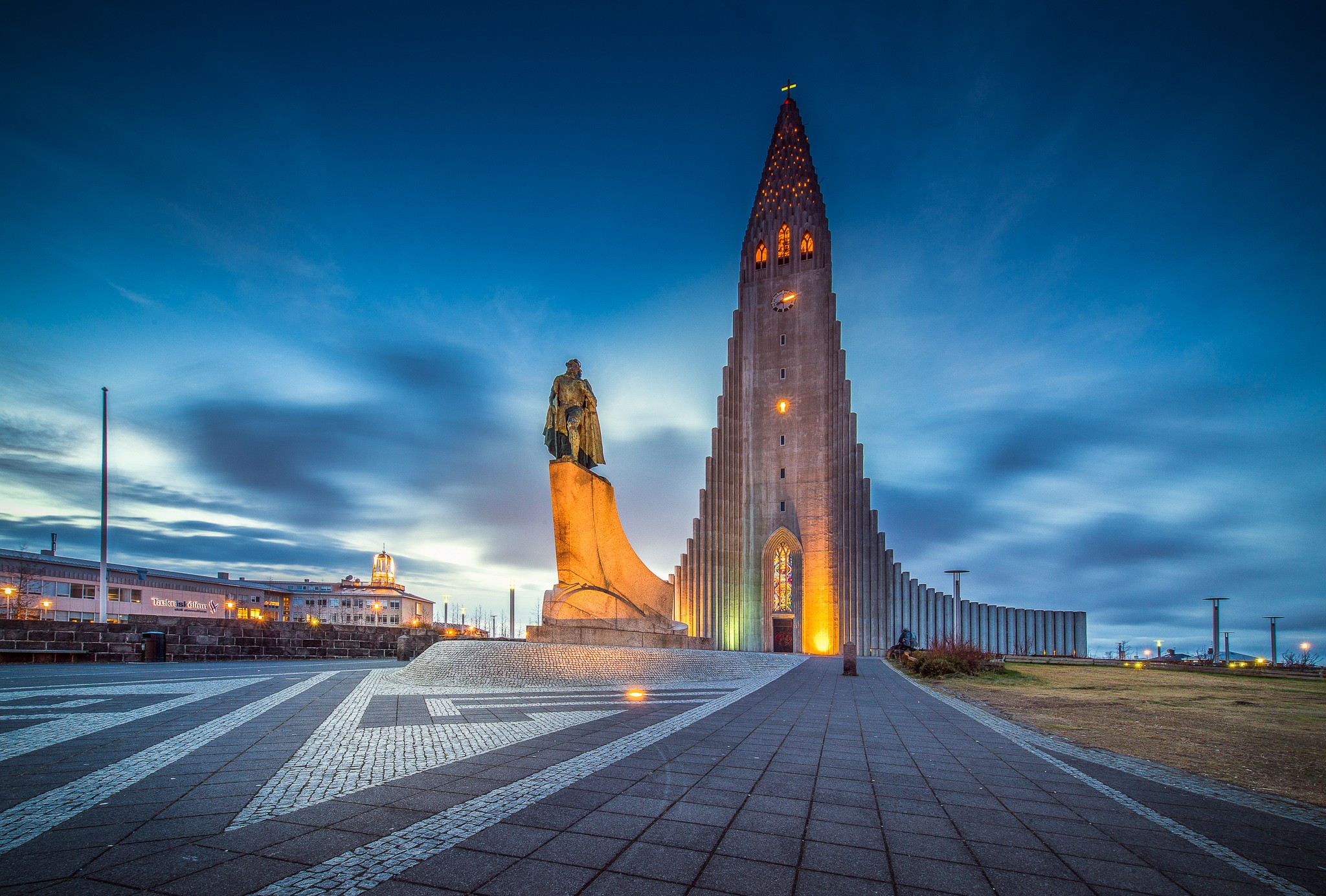 hallgrimskirkja church reykjavik iceland hatlgrims 2048x1384 www.GdeFon.ru