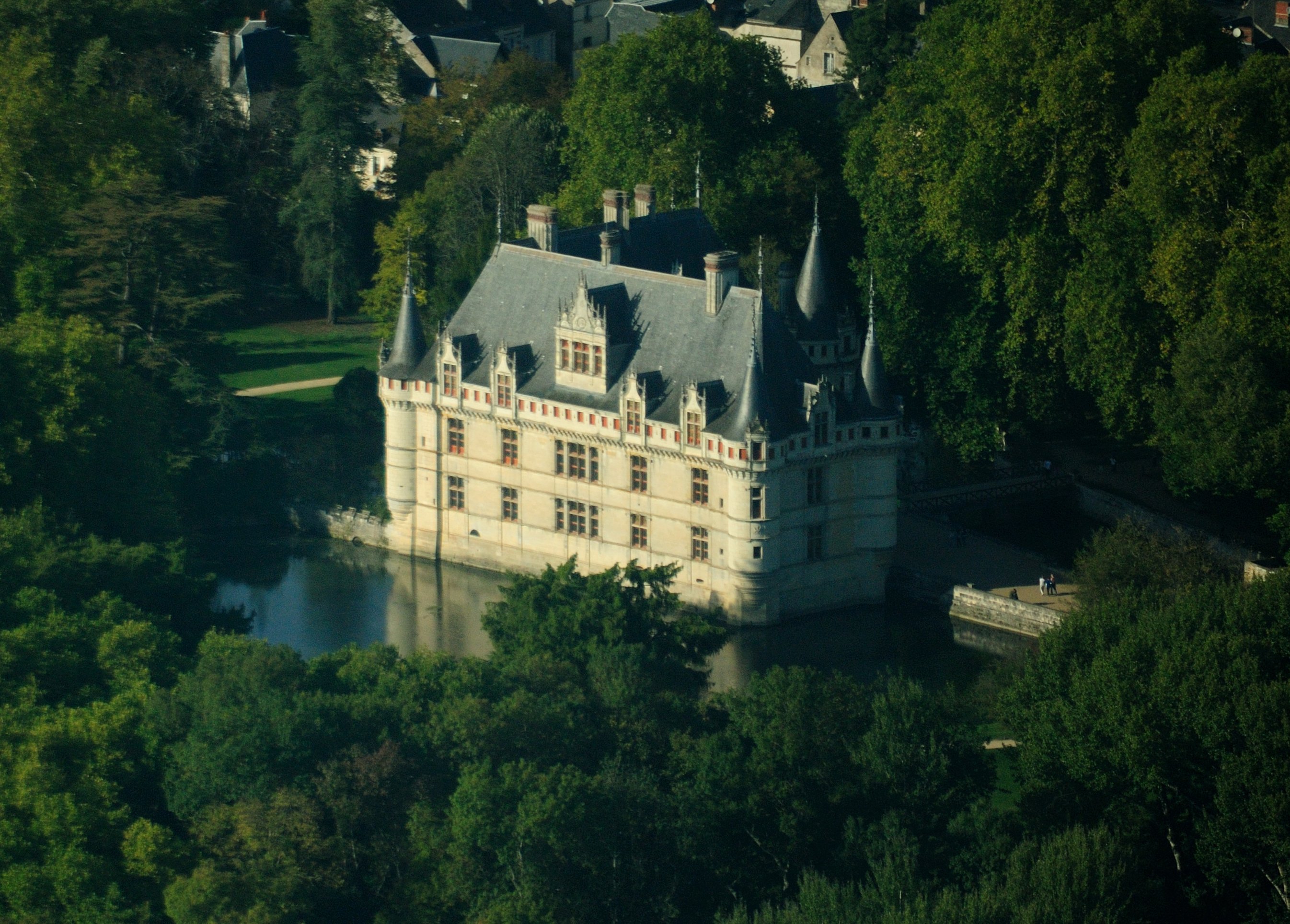 azay le rideau castle aerial view