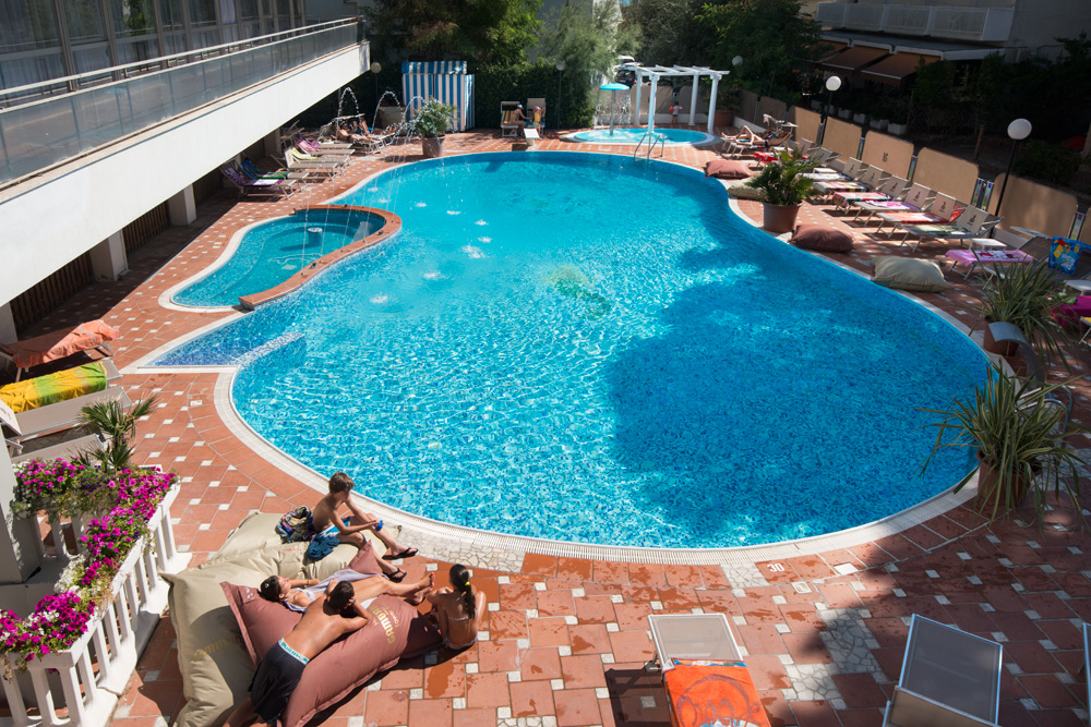 hotel bellaria baby piscina