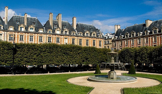 Pavillon de la Reine in Paris hotel exterior 665x388