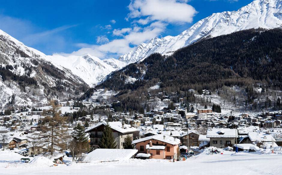 Courmayeur resort  2454620a