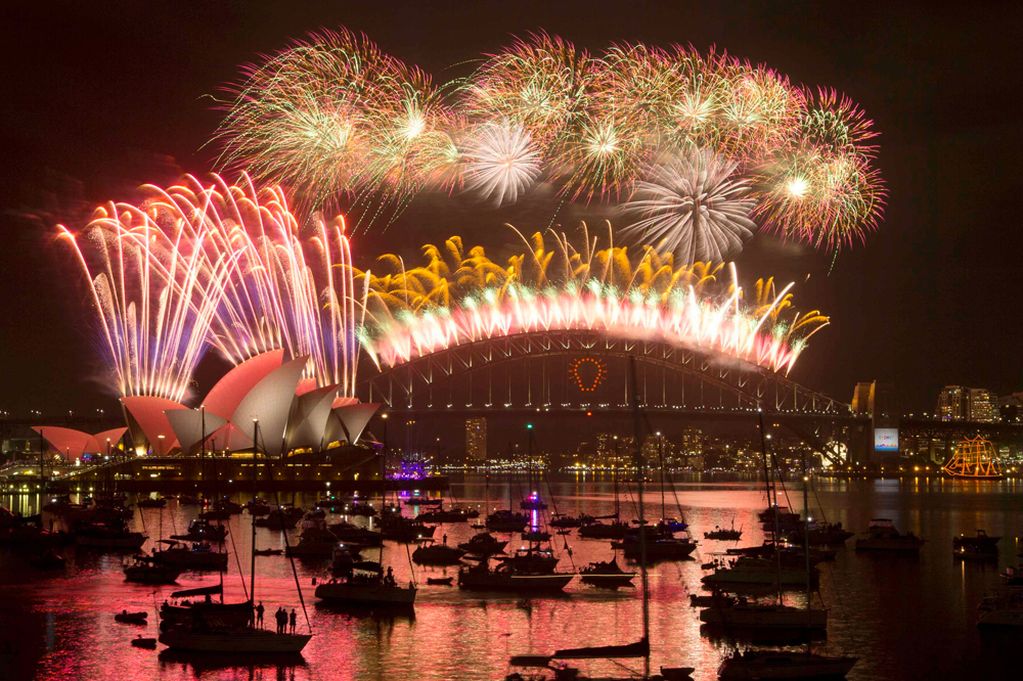 Fireworks light up the Sydney Harbour Bridge