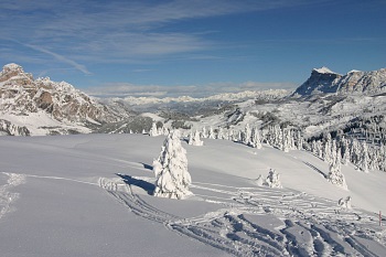 sass dla crusc und sassongher in winter traum landschaft