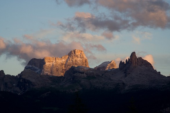 tramonto montagna 586x390