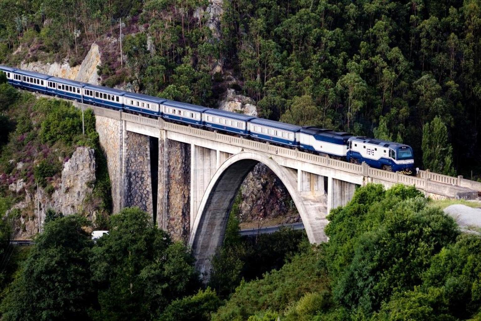 101364821142Train El Transcantabrico Luarca Bridge doc1