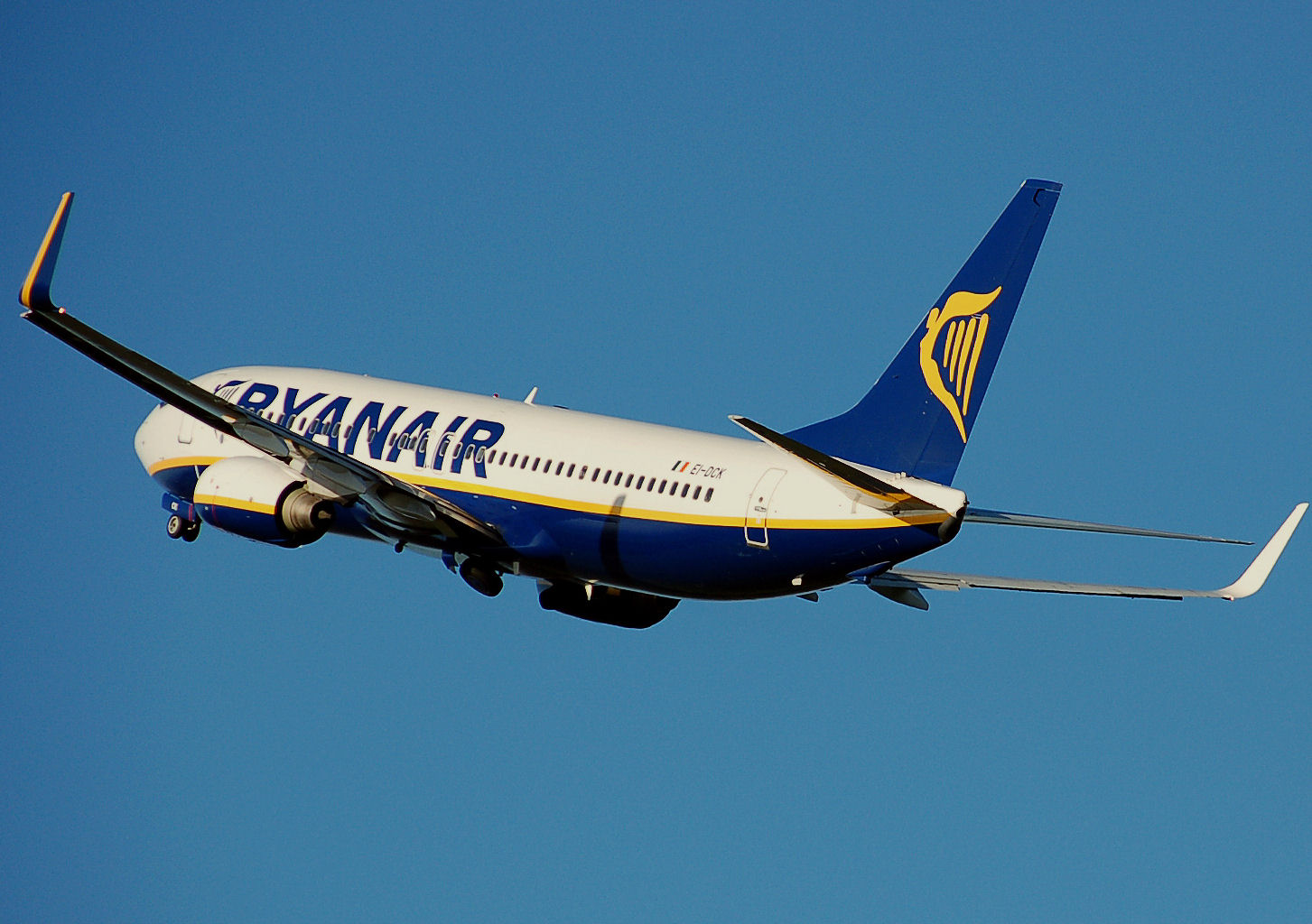 Ryanair b737 800 aftertakeoff arp