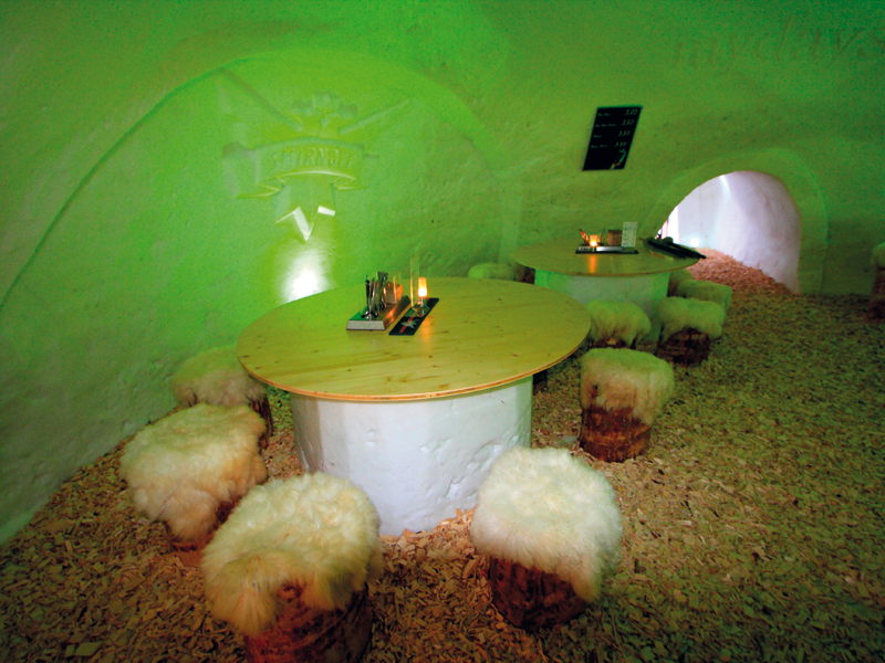 dining iglu 04