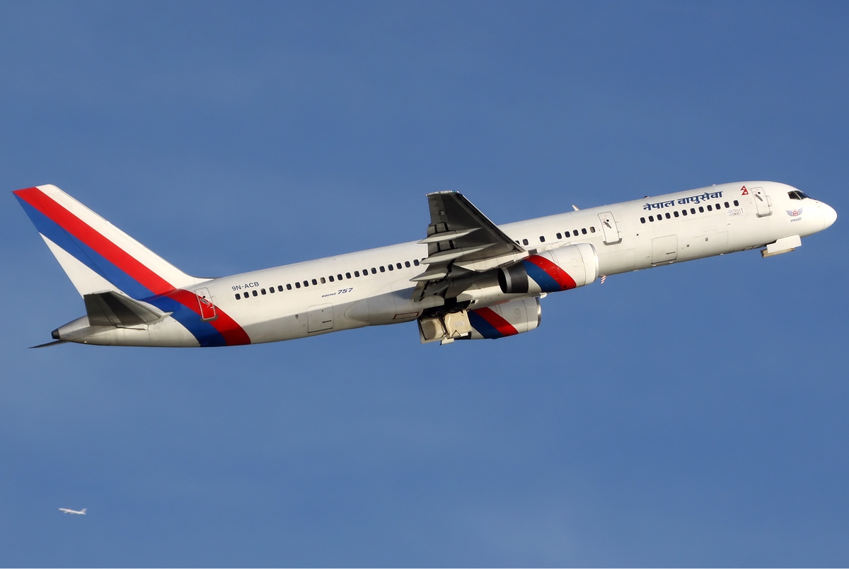 Nepal Airlines Boeing 757 Spijkers