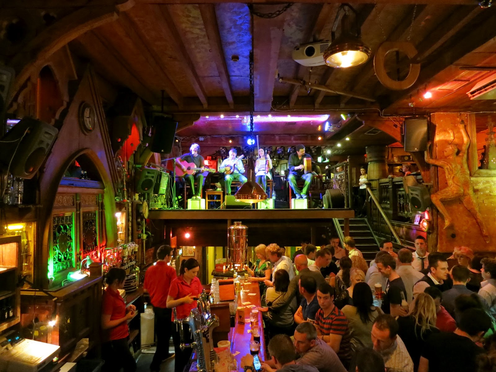 pub and music