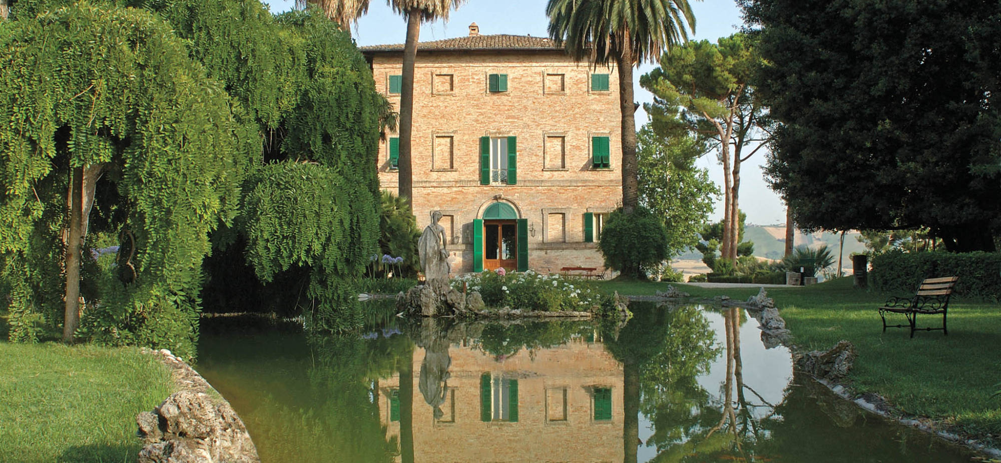 Villa over lake 2000x925