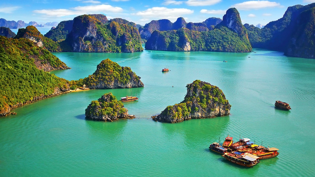 halong vietnam hero