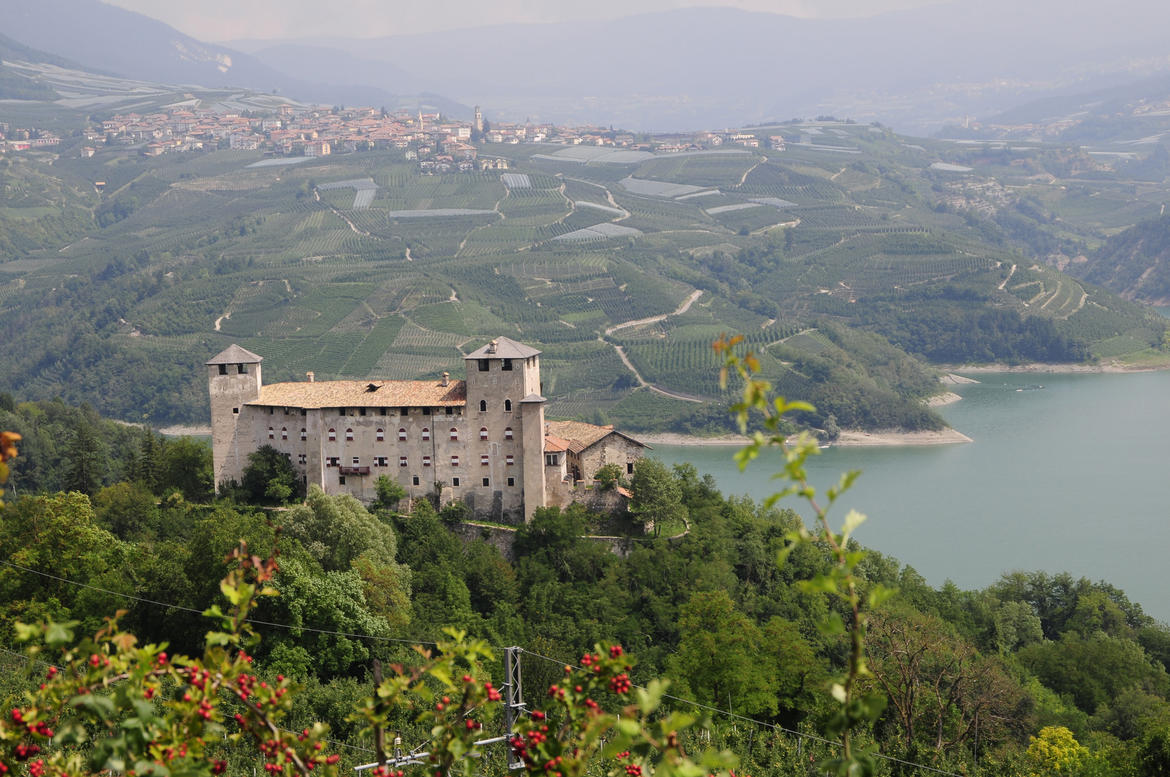 Visita al Castel Cles sul Lago di Giustina
