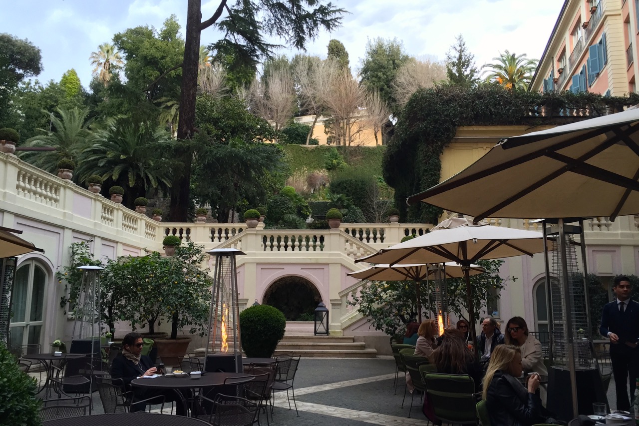 Stravinskij Bar, Roma