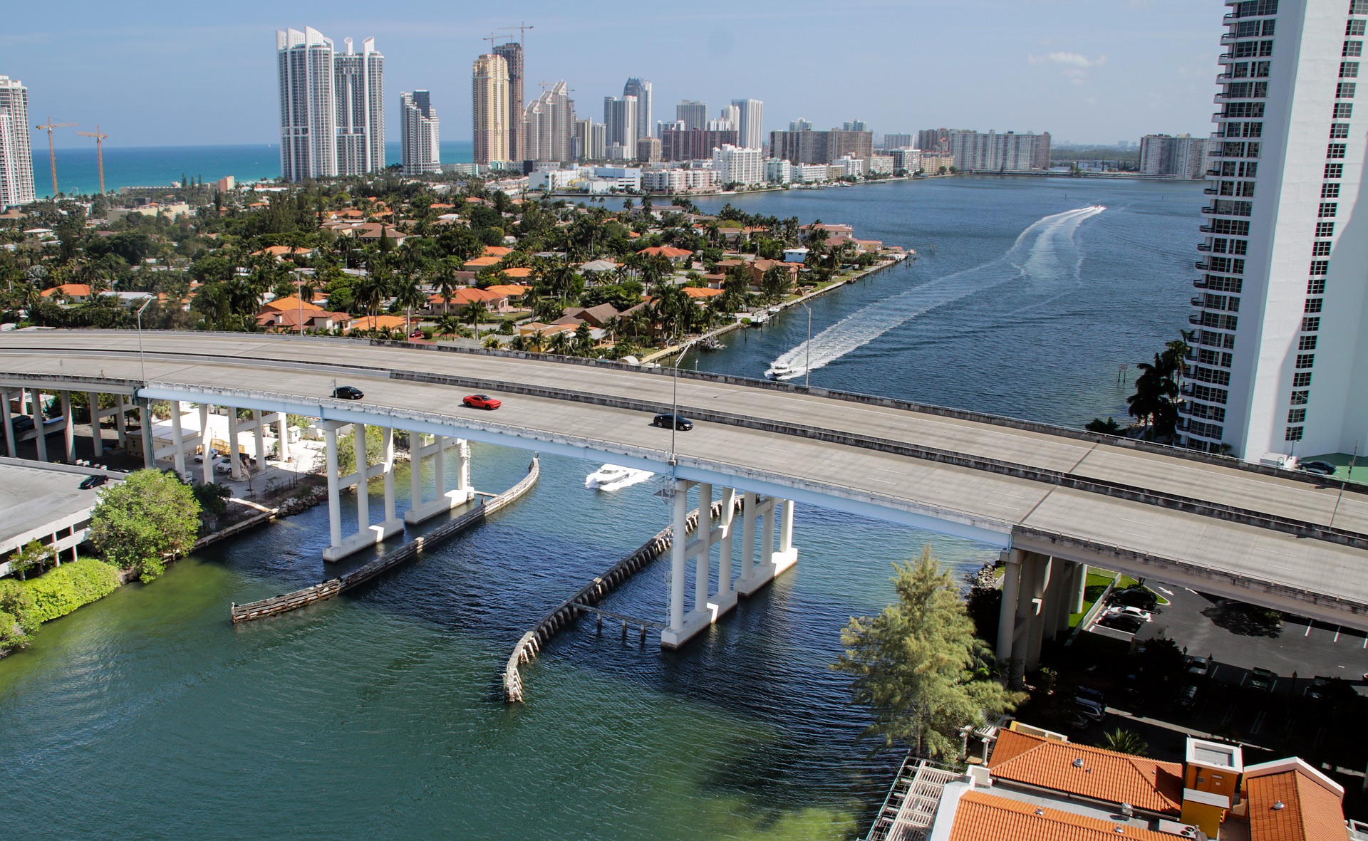 miami beach 674068 1920