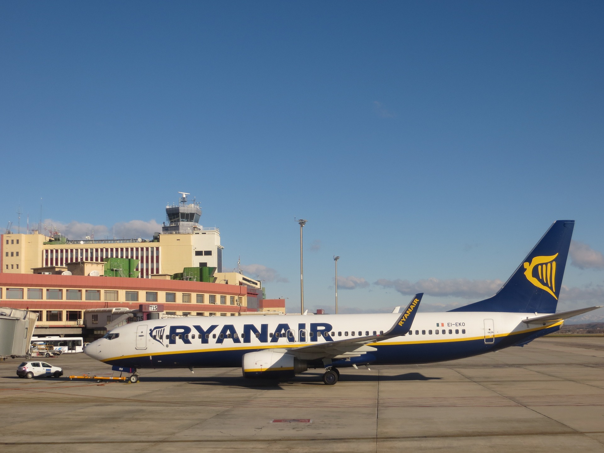 airport 746174 1920