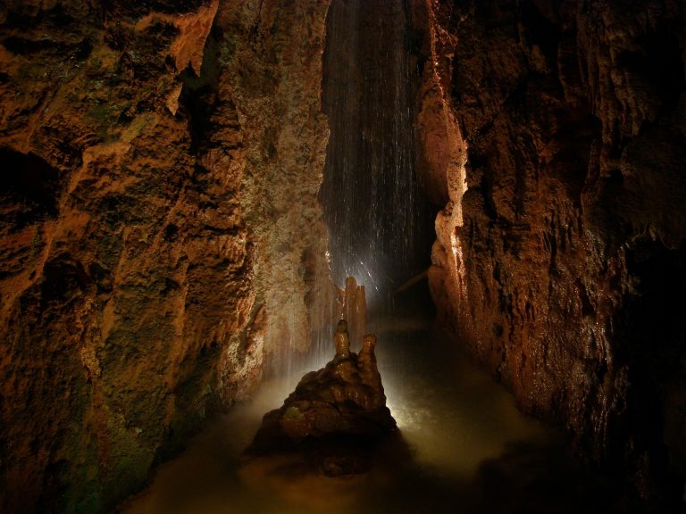 cave 1909324 1920