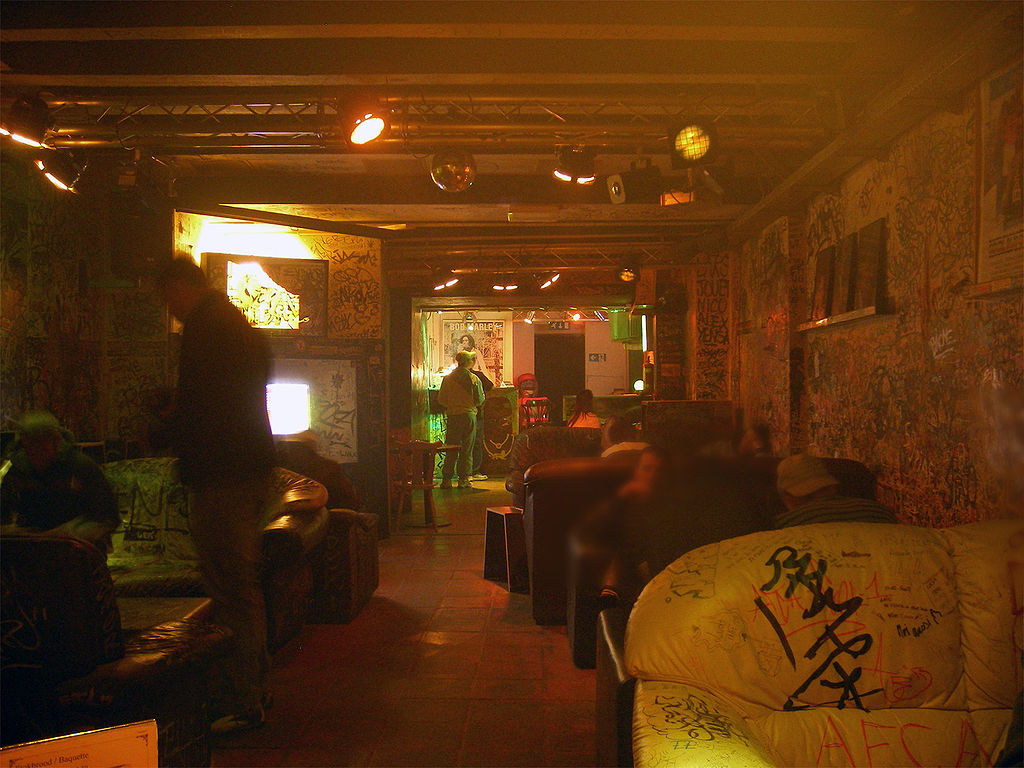 1024px-CoffeeShopMaastricht