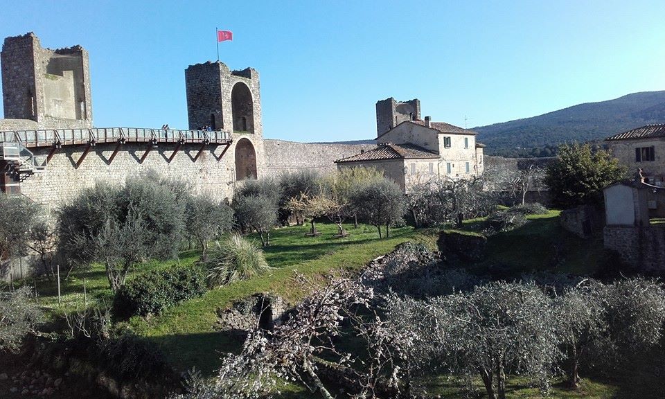 Monteriggioni cinta muraria