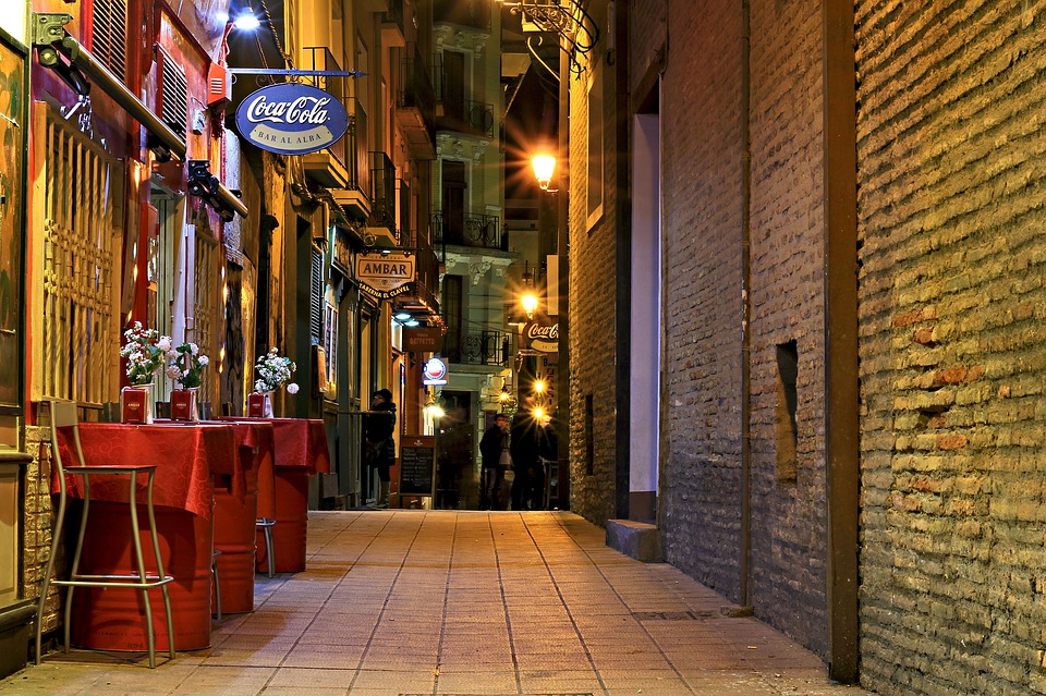 bar-2314410_960_720