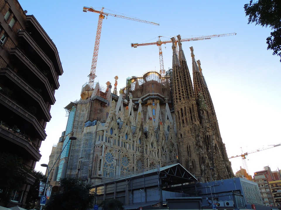 barcelona-2662039_960_720