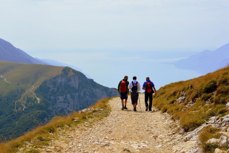 trekking