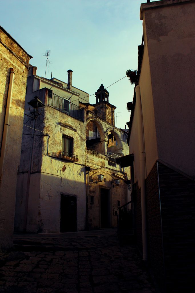 Laterza, le vie del centro al tramonto