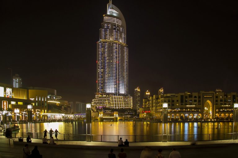 Emirati Arabi, arriva il treno che collega Dubai ad Abu Dhabi